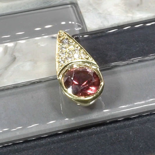 18kt Yellow Gold Mahogany Garnet Pendant with VS Diamonds