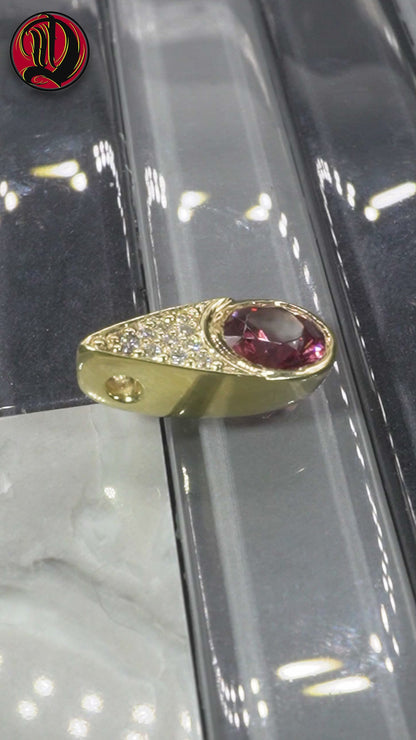 18kt Yellow Gold Mahogany Garnet Pendant with VS Diamonds